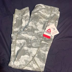 New w tag reebok legging w pocket they are 7/8